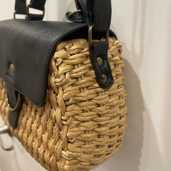 Matisse Beach Harbor Elegant Black and Tan Woven Crossbody Bag - Picture 4 of 8